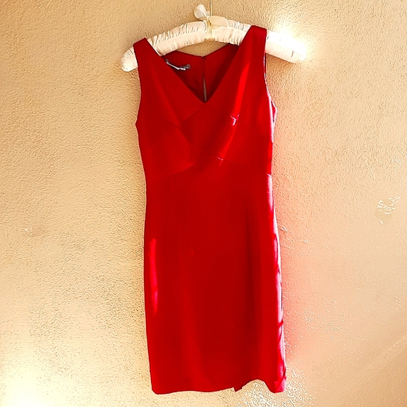 Maggy London Dresses & Skirts - Maggy London Dress red sleeveless v-neck - size 4